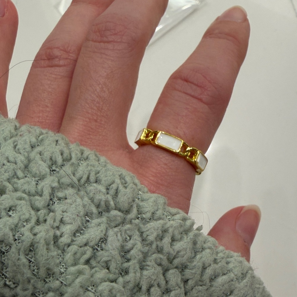 Elegant Gold and White Women's Ring